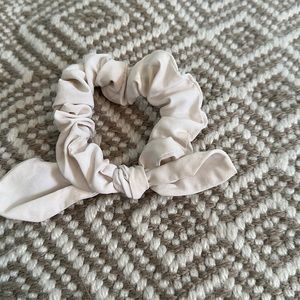 Lululemon scrunchie